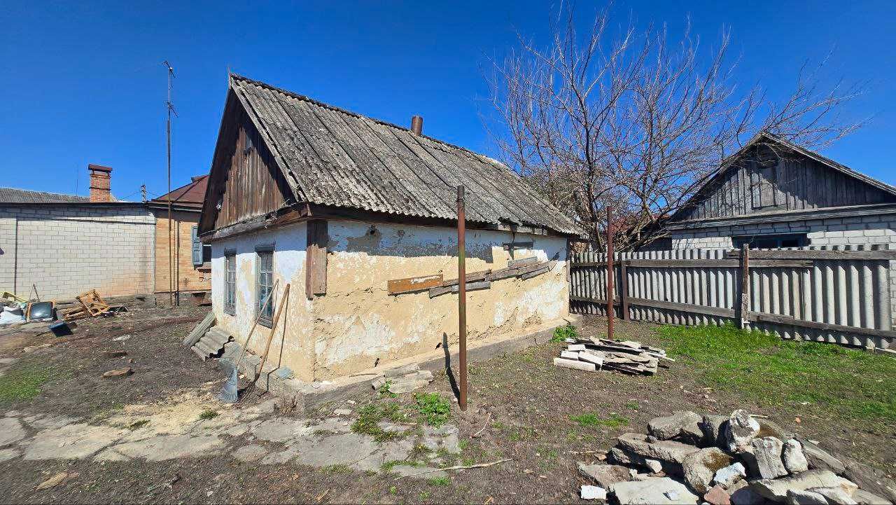Будинок на просторій ділянці в самому центрі Слободи