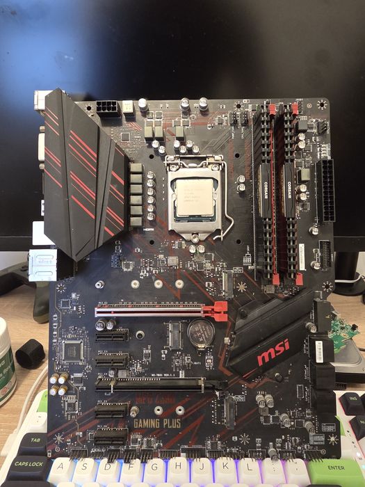 I7 9700K + MSI MPG Z390 + 16GB DDR4