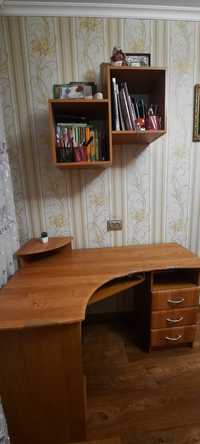 Письменный стол + настенная полка для книг