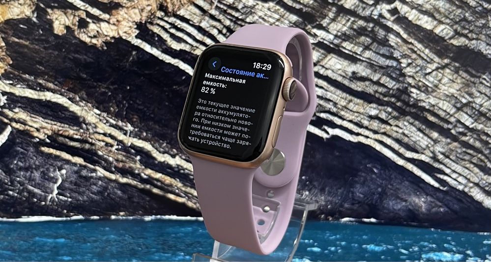 Apple Watch  Series 4 Gold 40 mm GPS / 82%