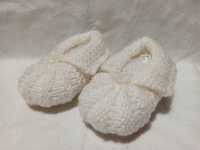 Buciki nowe robione ręcznie na drutach dla niemowlaka