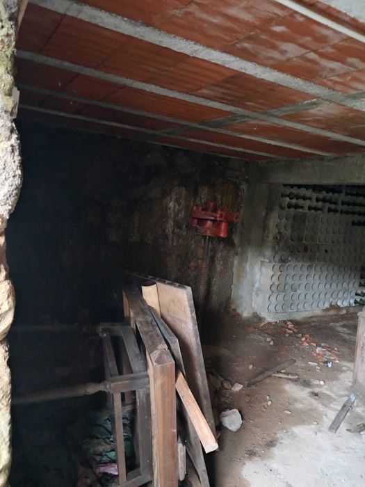 Moradia em s.mamede para recuperar com boas vistas lindíssimas