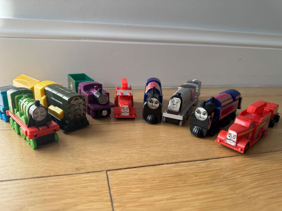 Tomek i Przyjaciele Plastikowe Pociągi i Wagony – Zestaw 13 Elementów