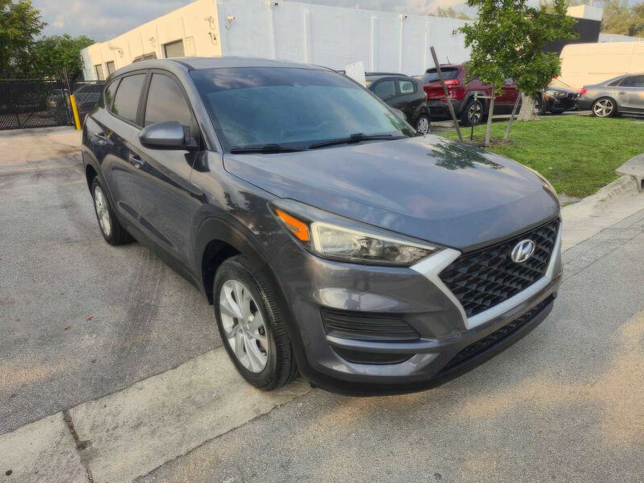 Hyundai Tucson SE      2019