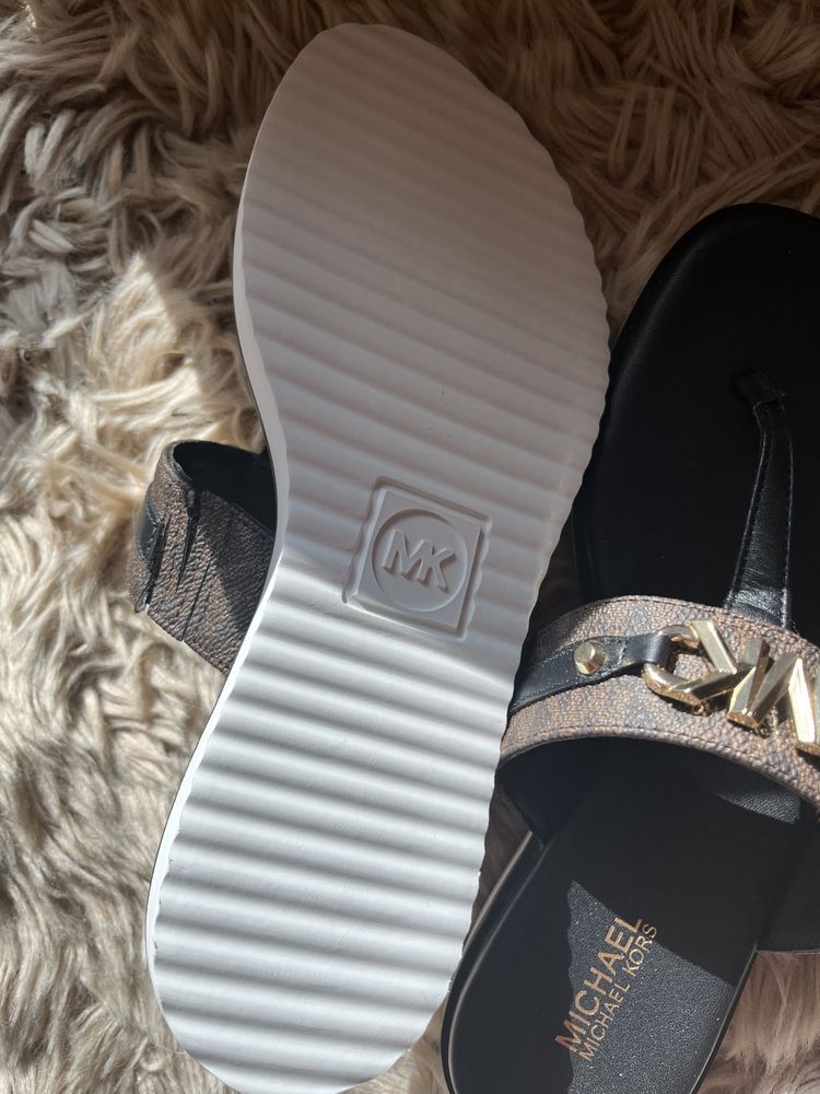 Michael Kors klapki japonki sandałki logowane monogram farrah 35 36