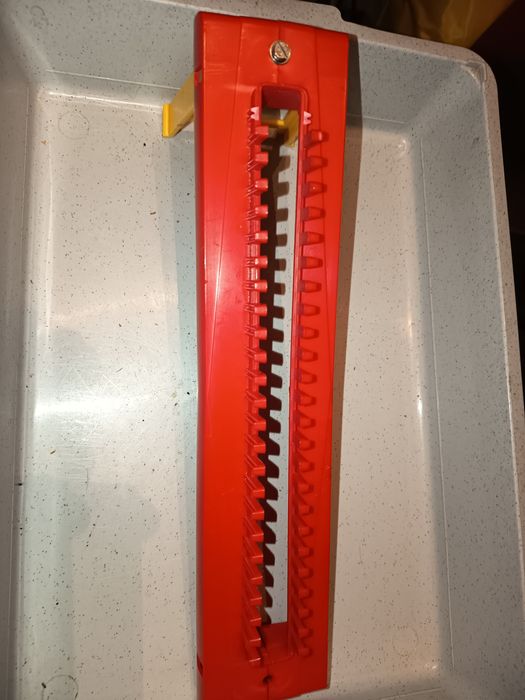 Przyrząd do robienia swetrow