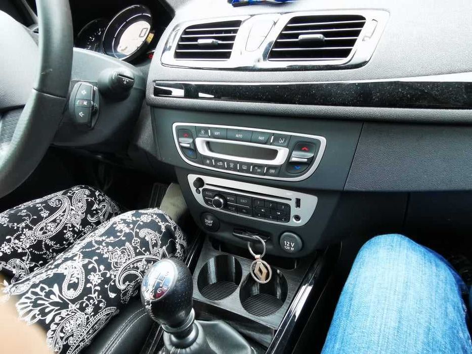 Підстаканник\Подстаканник Renault Megane 3 Оновлена ​​покращена версія