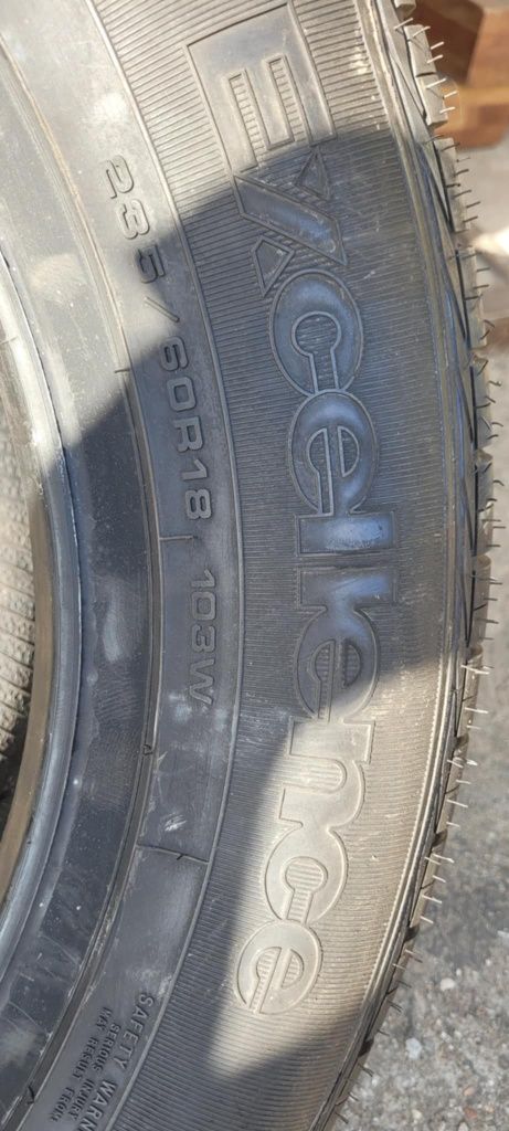 Opony 235/60R18.
