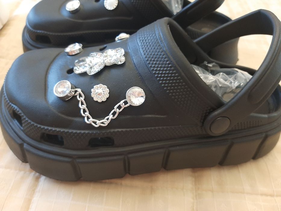 Крокси.  сабо  крокс с джибітсами на підошві