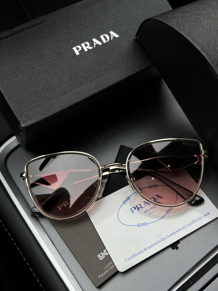 Жіночі окуляри Prada