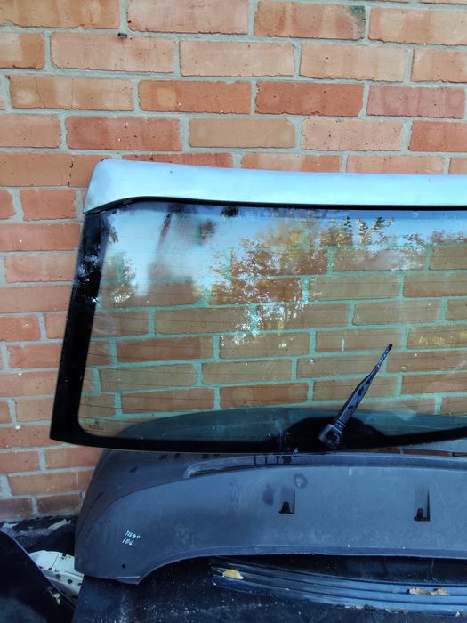 Заднє скло BMW e39 універсал спойлер