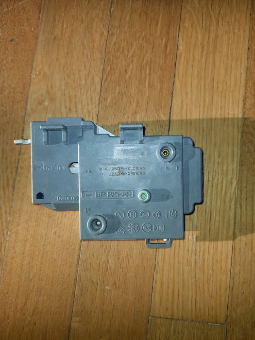 Замок люка Indesit/Ariston, 16001300106