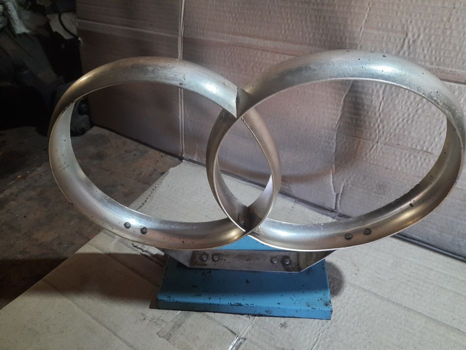 Весільні кільця,  на автомобіль..