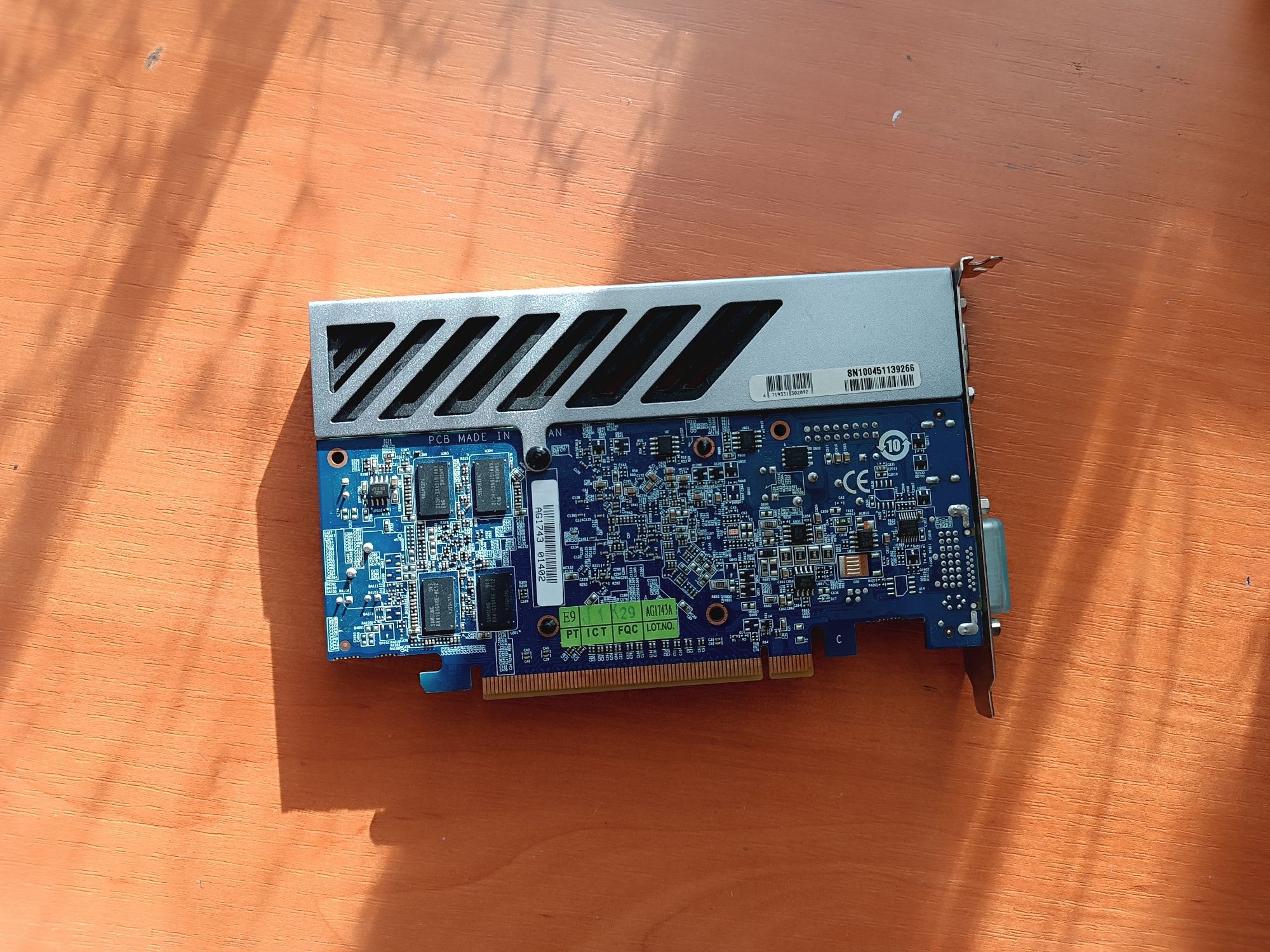 Не робоча AMD Radeon HD 5450