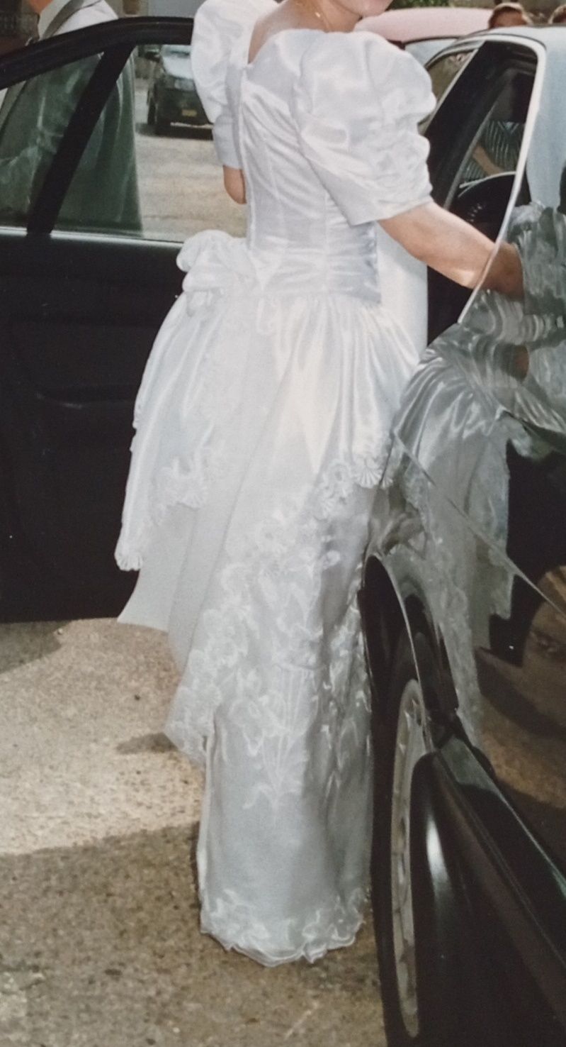 Vestido de noiva branco.