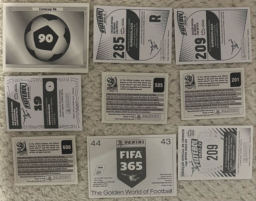 10 cromos de diversas equipas de futebol