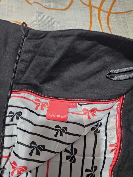 Roupa de mulher e cinto