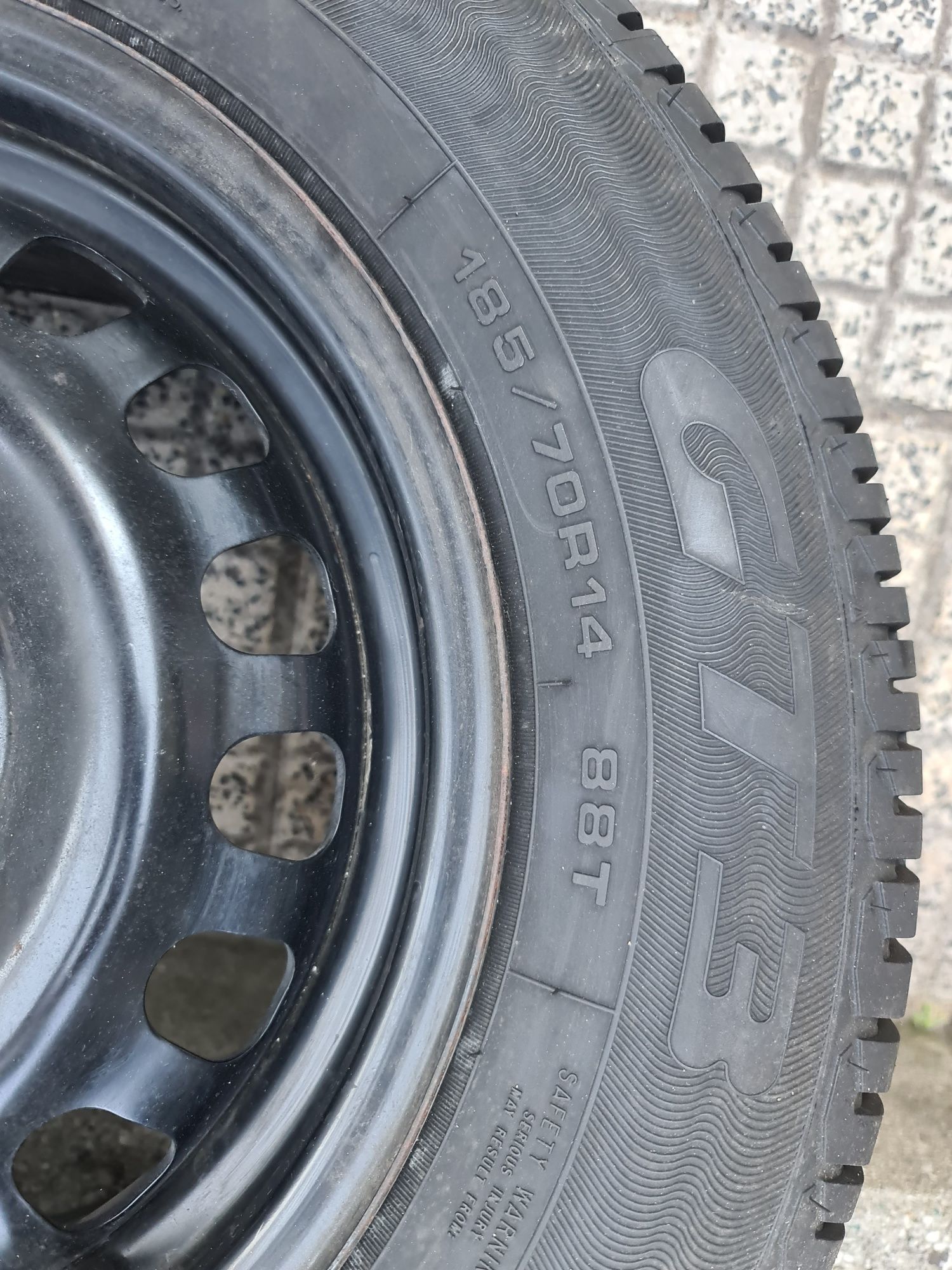 Pneu 185/70R14 opel montado novo