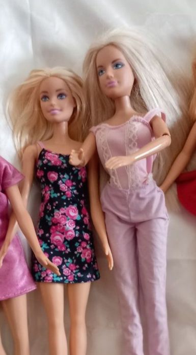 Bonecas Barbie várias