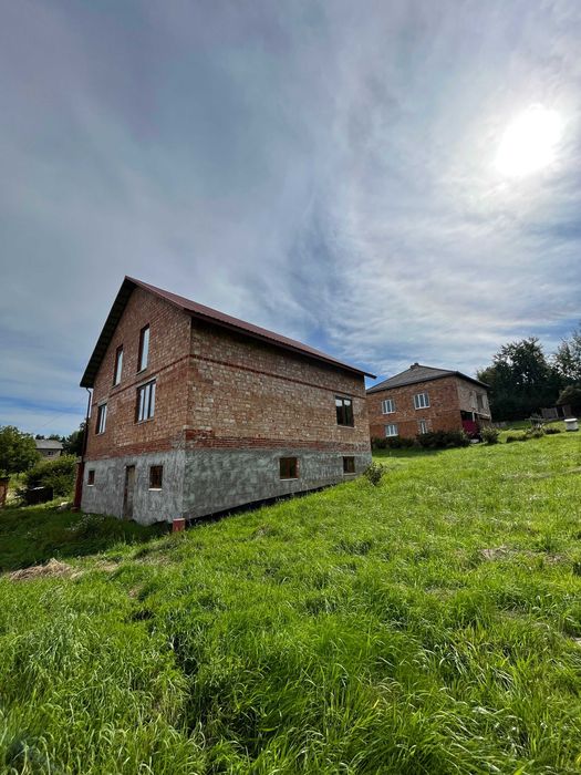 Будинок цегляний, земельна ділянка біля Дрогобича (власник). Торг