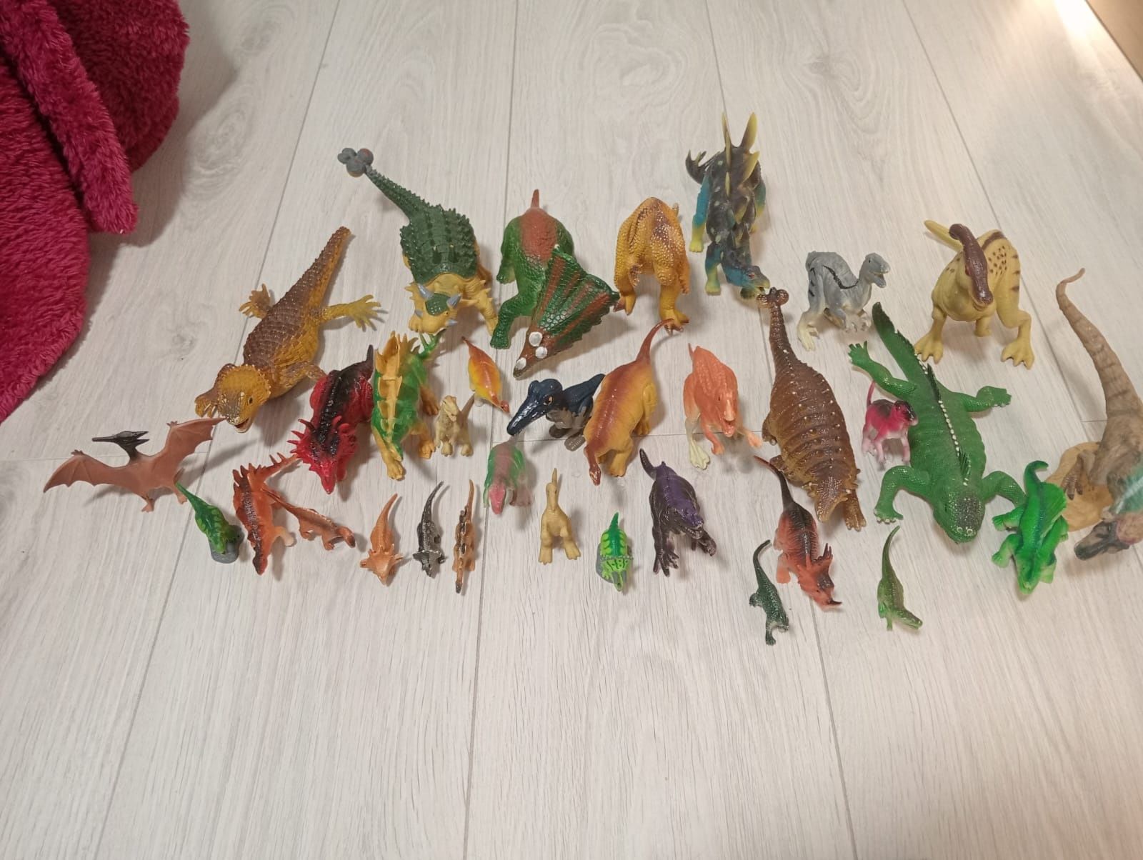 Figurki dinozaurów