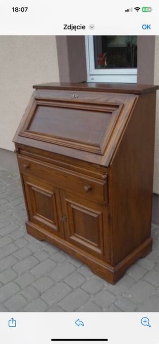 Drewniany sekretarzyk biurkowy