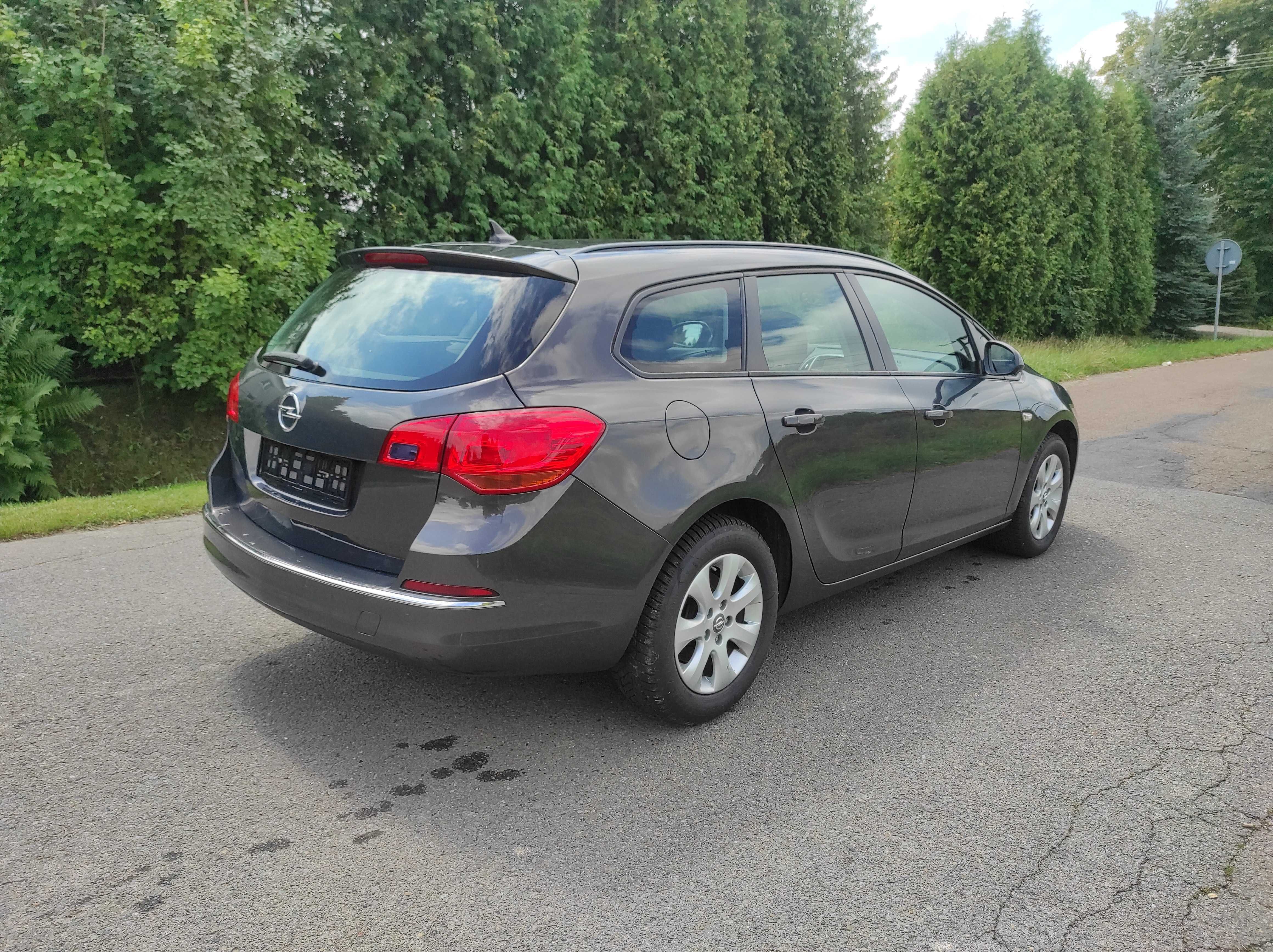 Opel Astra J 2016r. 1.6cdti 136km stan bdb