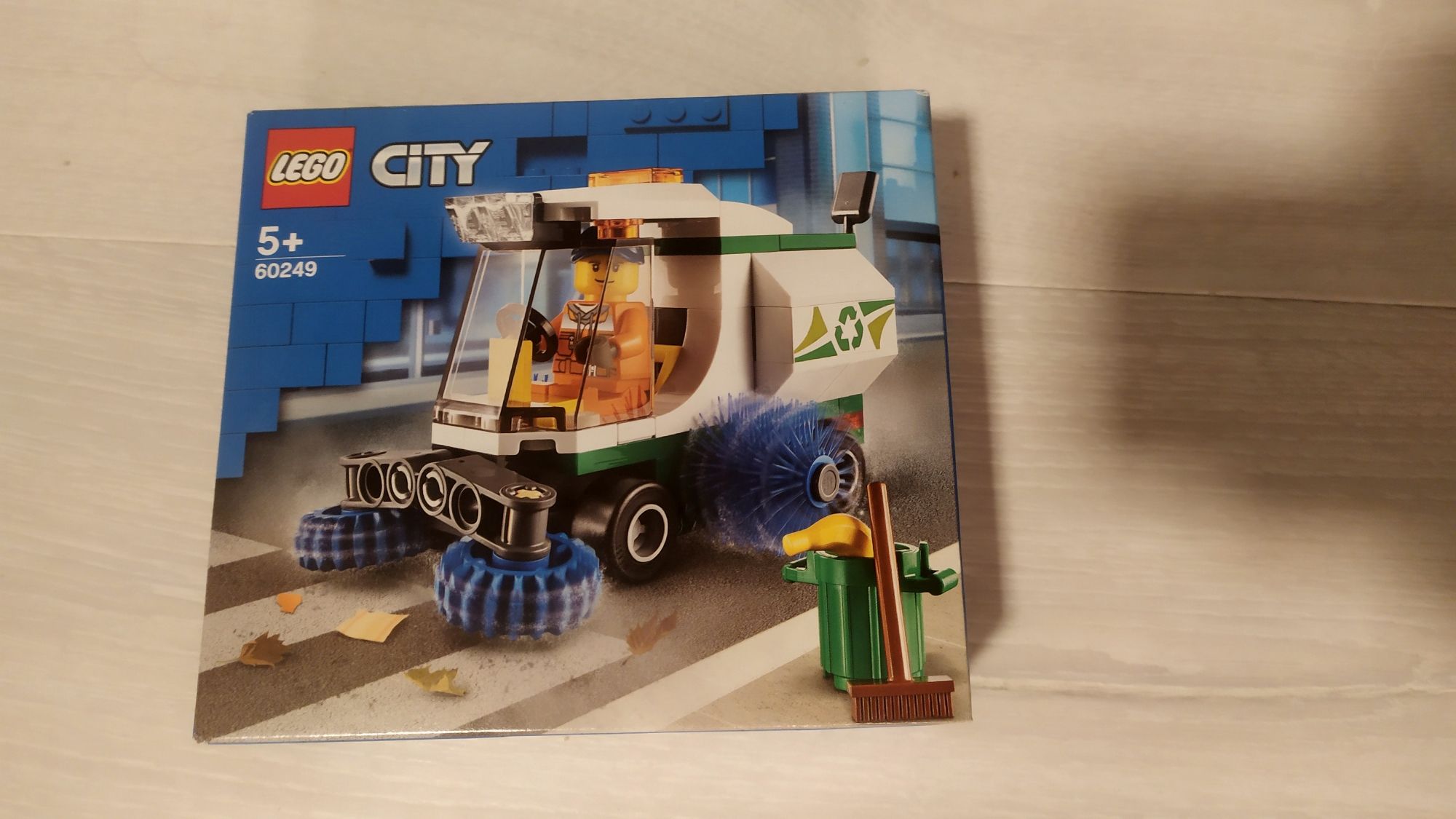 Klocki LEGO CITY Zamiatarka 60249 NOWE
