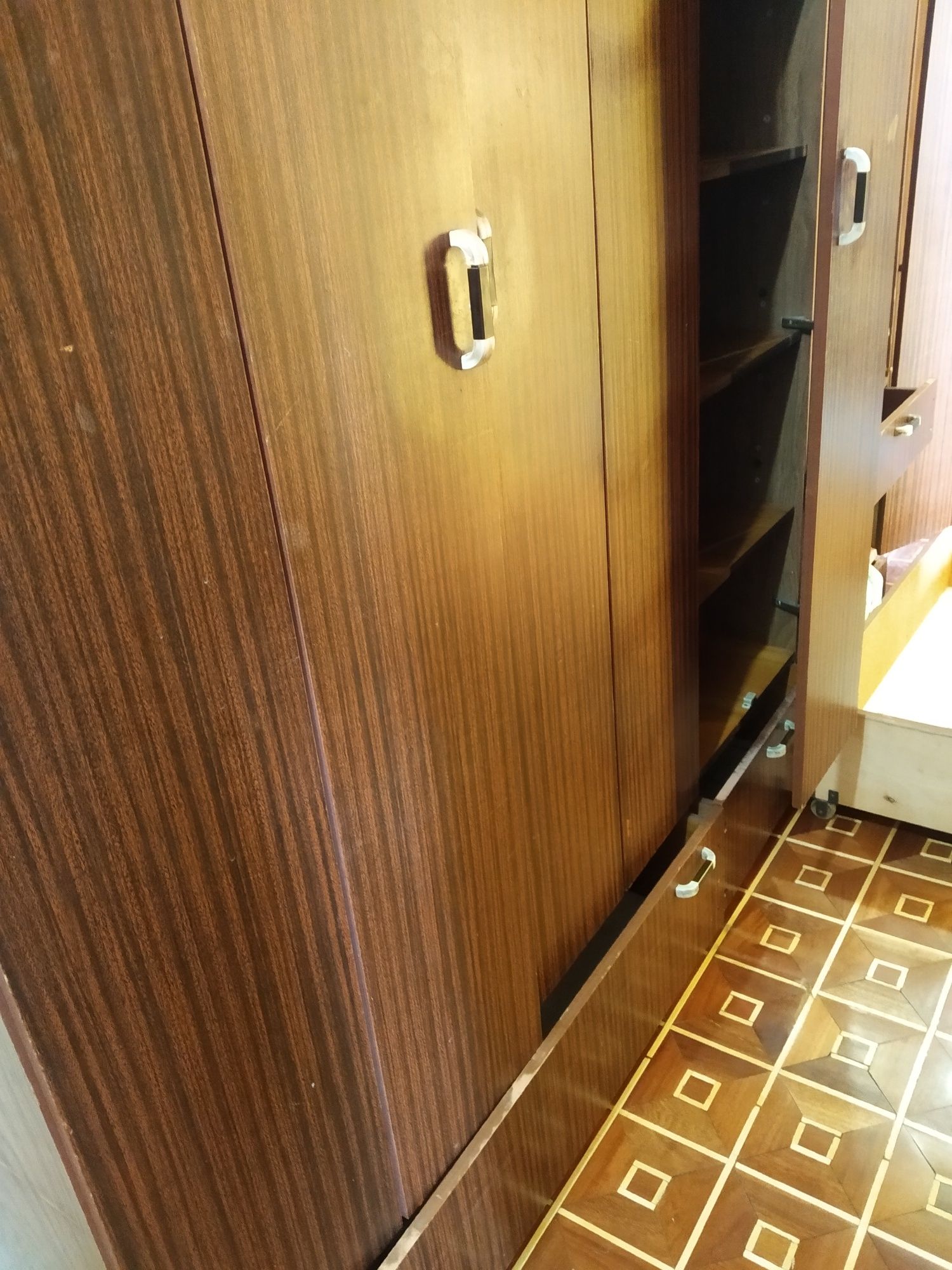 Отдам прихожую " Зустрич"