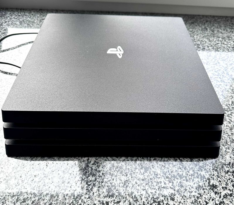 PlayStation 4 Pro 1 Tb  CUH-7208B