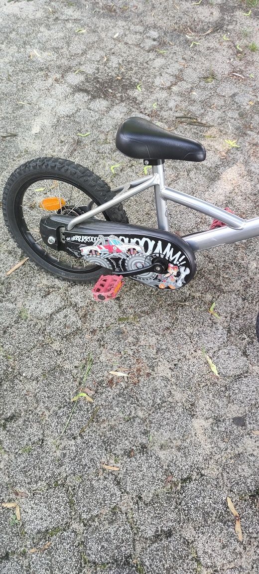 Sprzedam rowerek dziecięcy 16 cali koła b-twin  dla chłopca