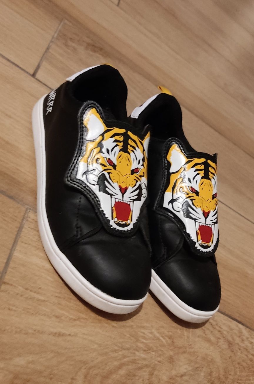 Buty na białej podeszwie szkolne tygrys R.31