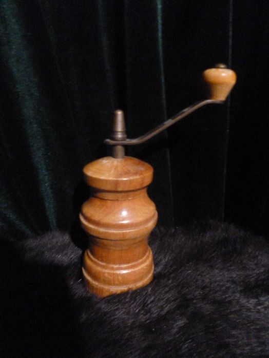 Ручная мельница для специй. Времён ссср. Рабочая.