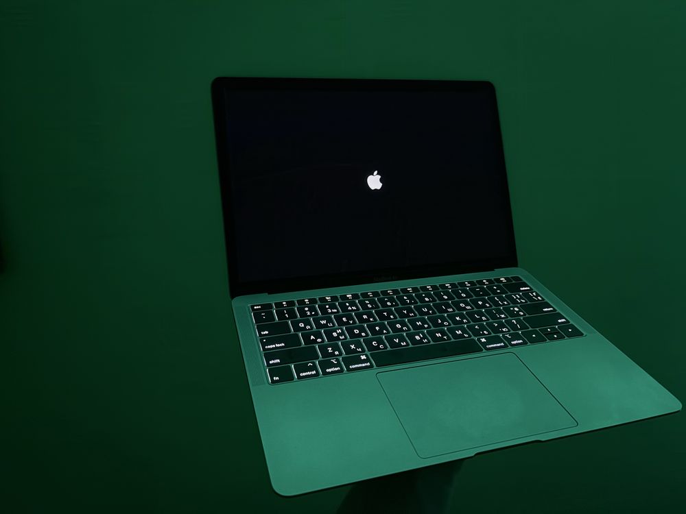 Макбук Macbook air 13 (2019) 100% акумулятор