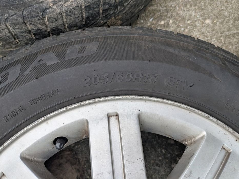 Jantes Audi com pneus 205/60/15