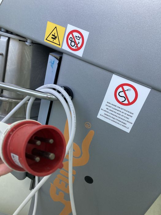 Batedeira industrial Felino 40 Kg com raspador e manta térmica