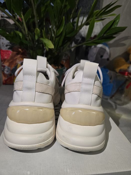 Шкіряні Жіночі Кросівки  Tomfrie