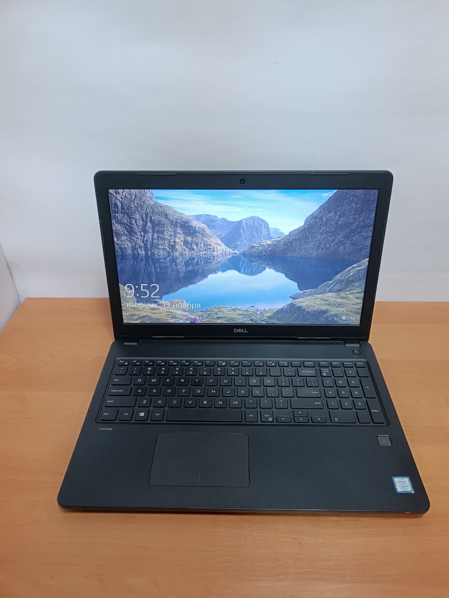 Ноутбук DELL i7 7500 3.5Ghz 8GB SSD 256GB Radeon R5 M330 FHD