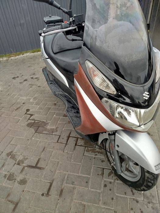 Скутер Suzuki Burgman 125 кубів