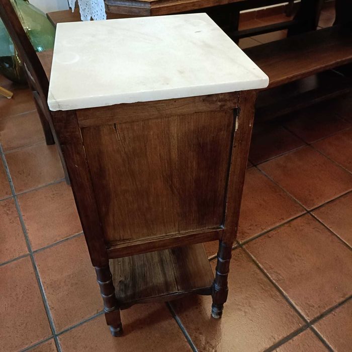 Mesa de cabeceira antiga com pedra mármore - Peça Vintage