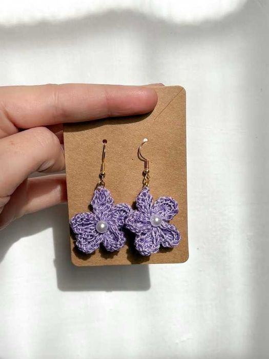 Brincos em crochet de Flor com pedra no meio