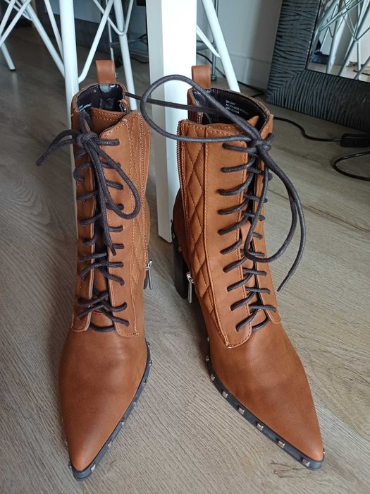 buty  na obcasie słupek