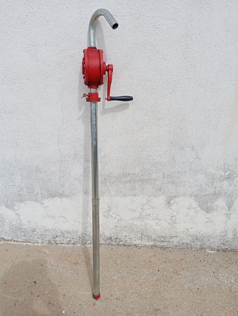 Bomba manual de tirar gasóleo ou oleo