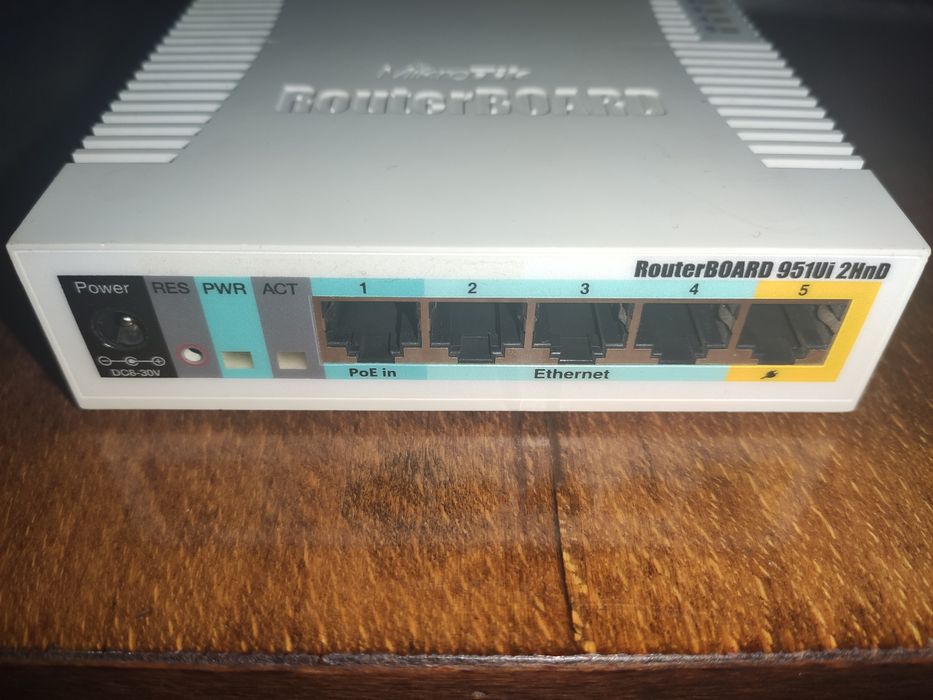 (зарезервовано) MikroTik RB951Ui-2HnD роутер