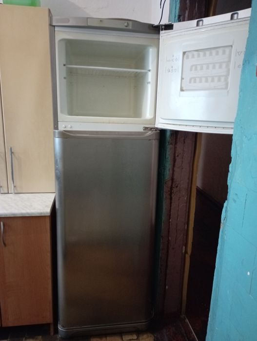 Холодильник б/у Аристон