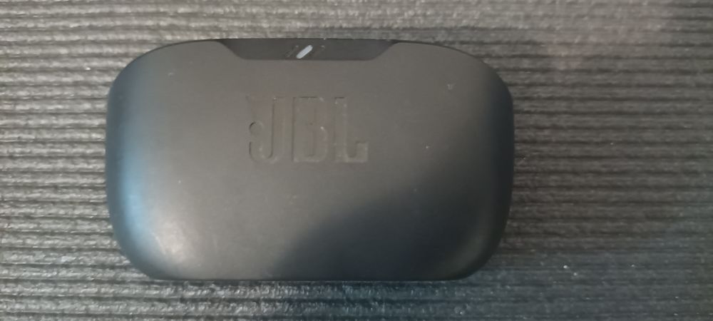 Jbl  earbuds praticamente novos