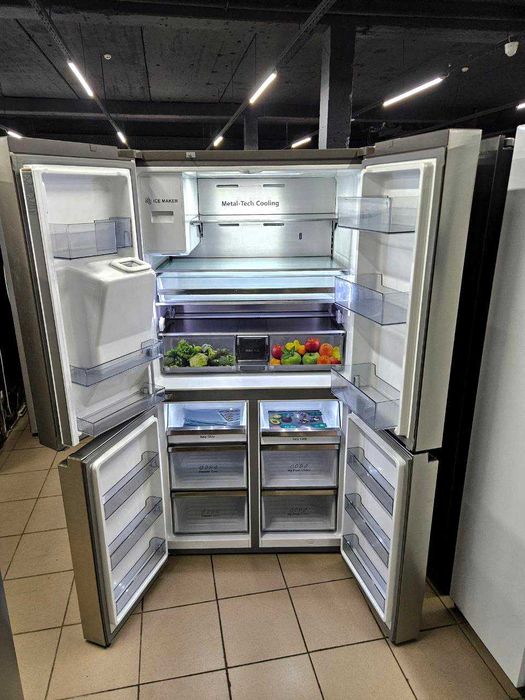 Холодильник Hisense RQ758N4SBSE Side by Side дводверний  550 + л об'єм