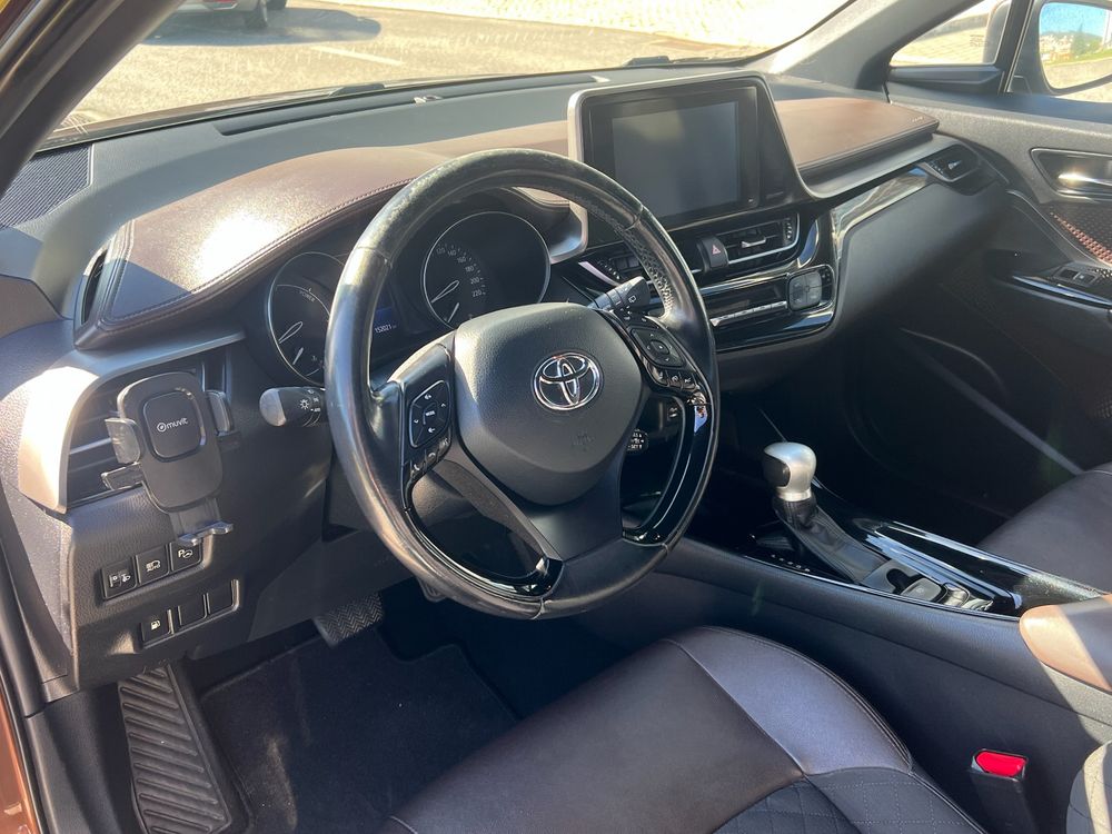 Toyota C-HR 1.8 Hybrid Confort 2016 - Bem equipado e pronto a circular