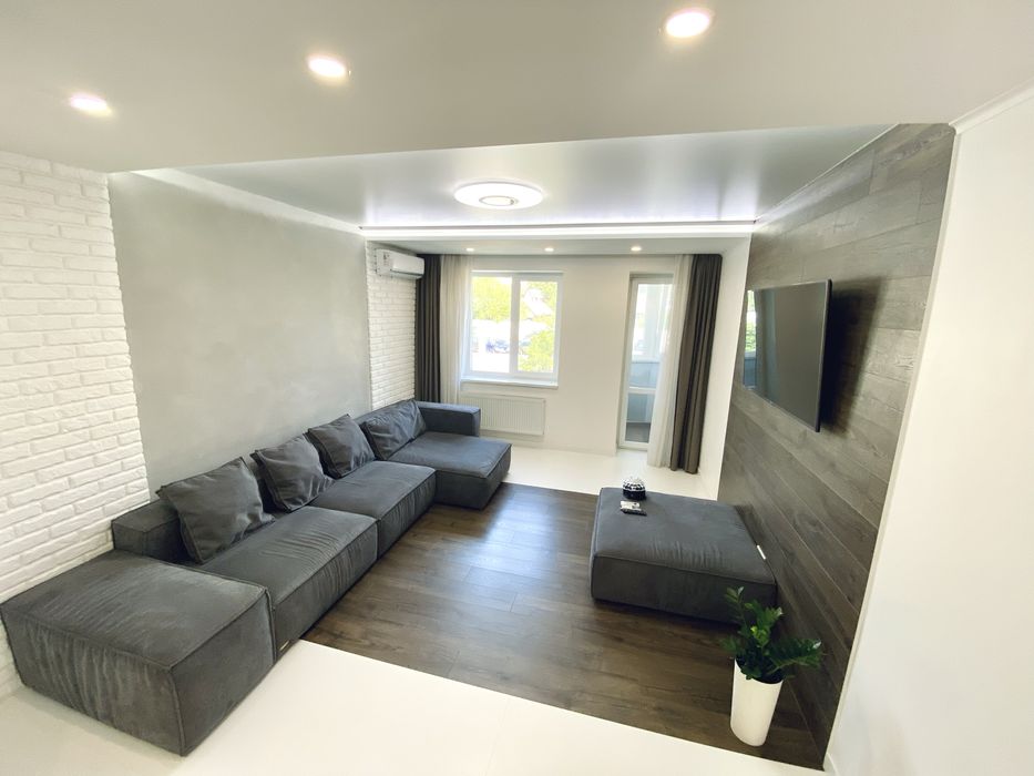 Трикімнатна квартира подобово SKY HOUSE. Безключовий доступ!