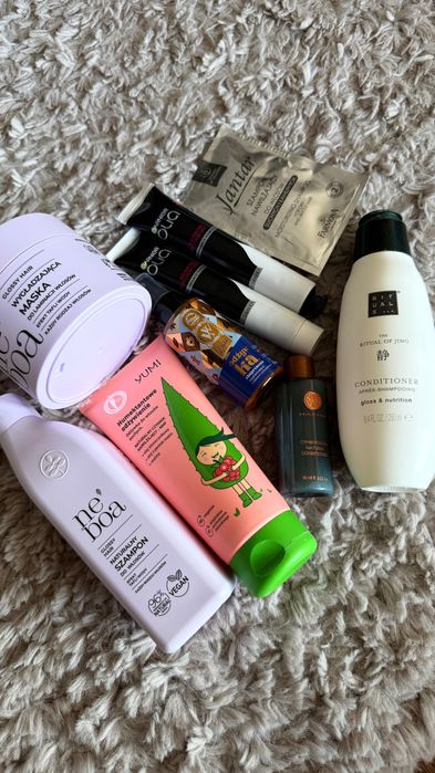 Zestaw koswtyków do włosów